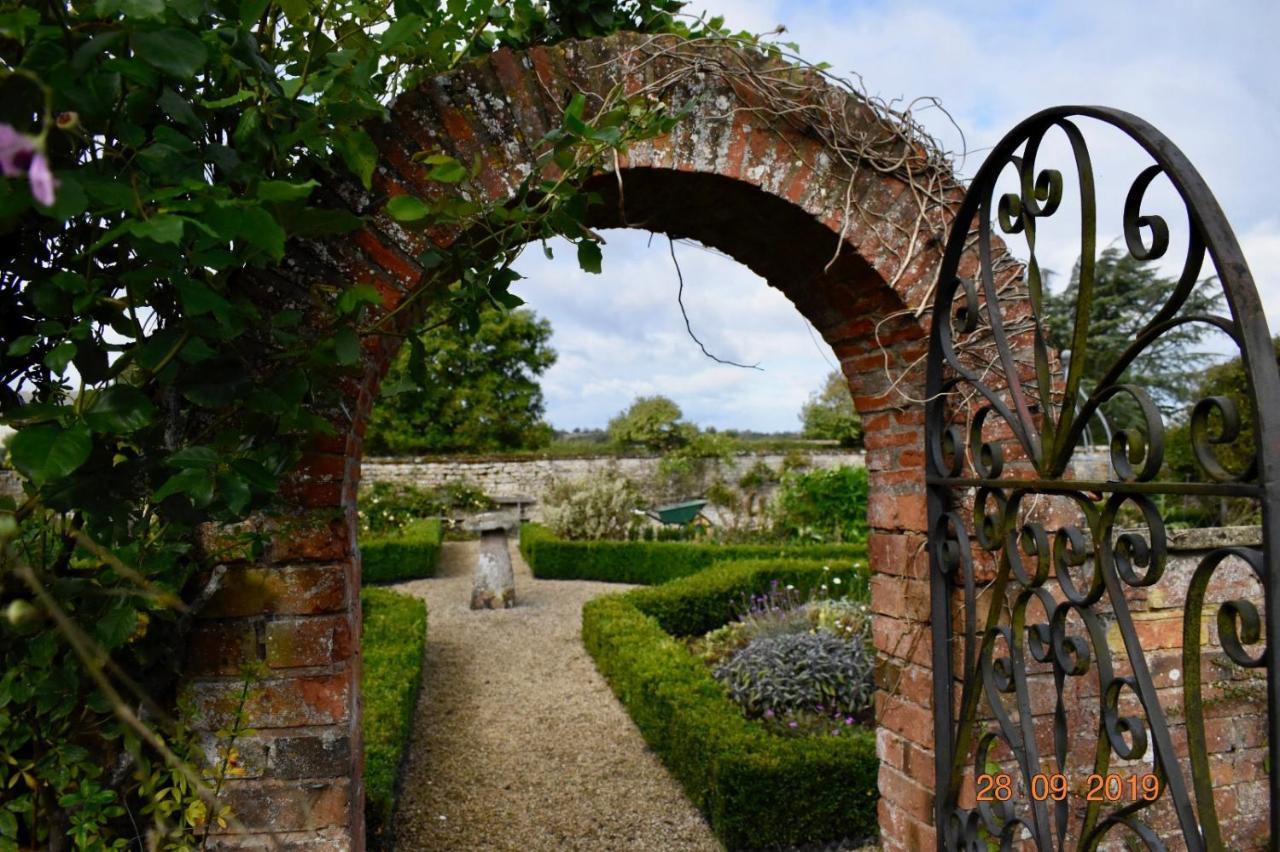 White Hall Farm * Long Itchington
